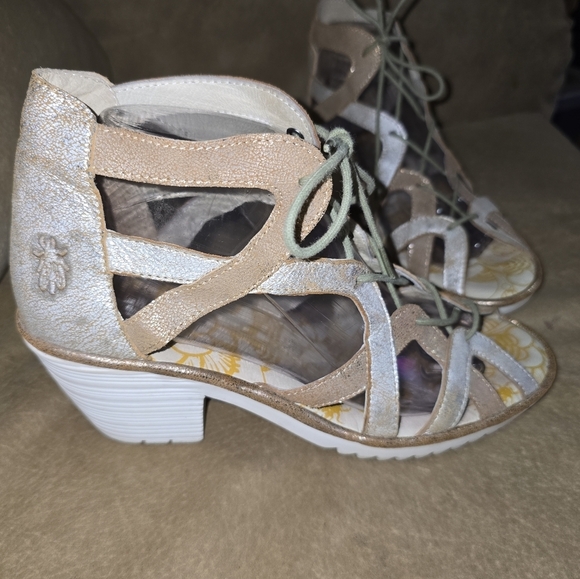 Fly London Gold & White Sandals with Lace-Up Gladiator Sandals Size 40 - Picture 3 of 9